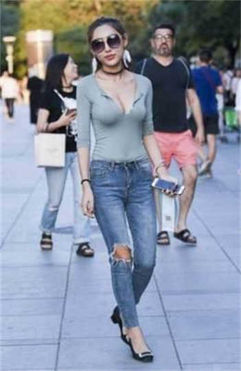 在车里我上了亲生母亲