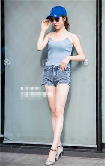 东方明珠女销售员阳台视频