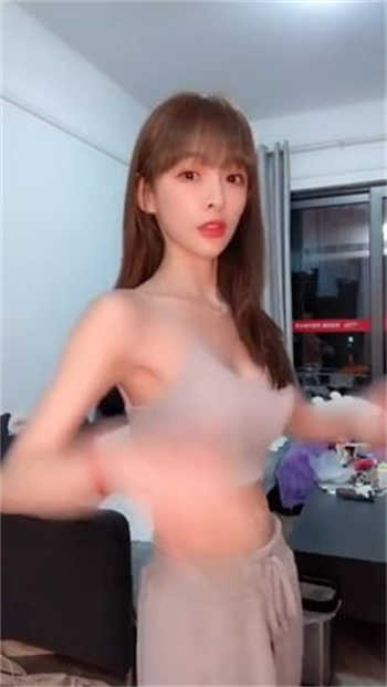 女租客撒娇让房东免租