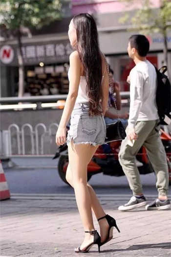 晚安姐姐直播