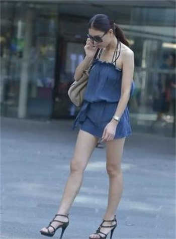 漂亮富婆看上快递员