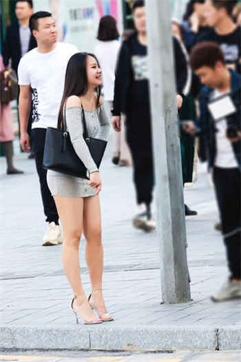 与丈夫同事的秘密蘑菇