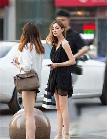 我是女王脚下一条贱狗