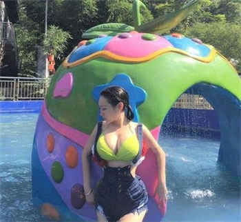凯帕克和她年轻的儿子