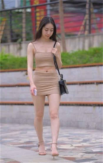 男上女下吃奶 动态视频