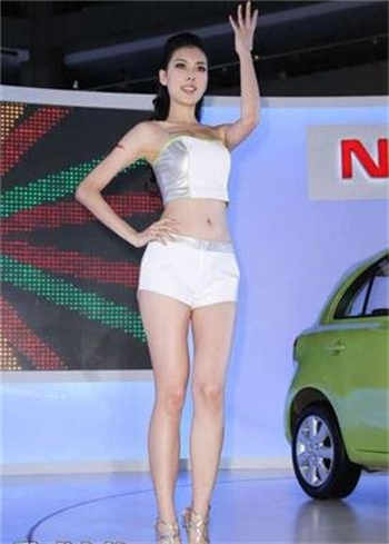韩国理发店老板娘洗头