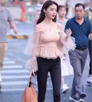 女人看到花的心情短语