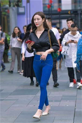 小说妈妈是县里剧团的演员