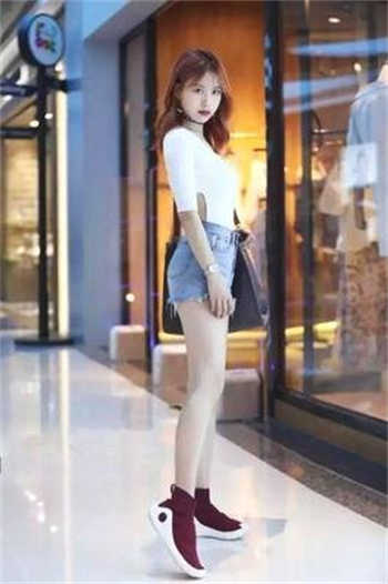 女租客叫房东修空调